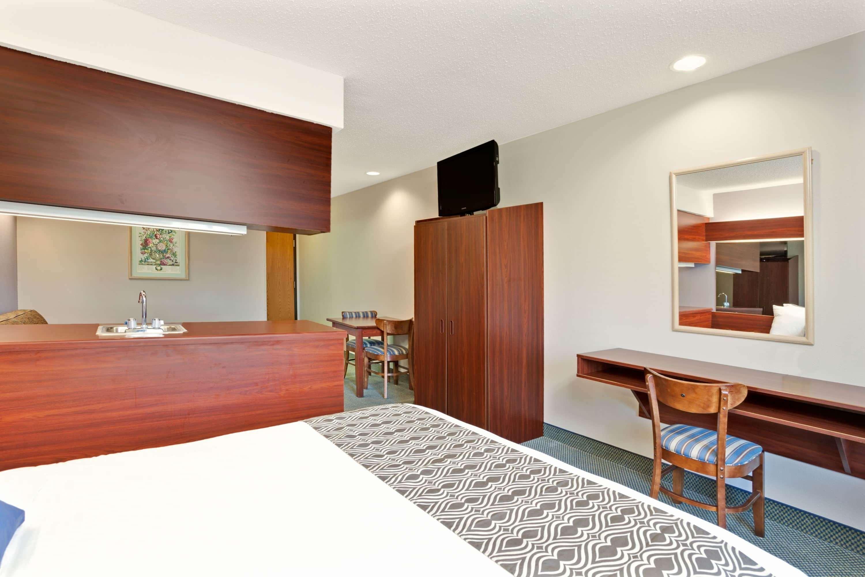 Microtel Inn & Suites By Wyndham Detroit Roseville Bagian luar foto