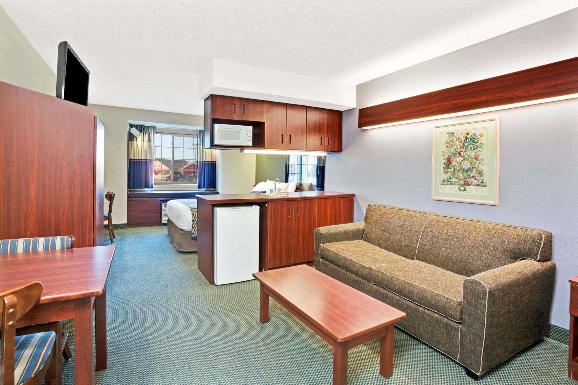 Microtel Inn & Suites By Wyndham Detroit Roseville Bagian luar foto